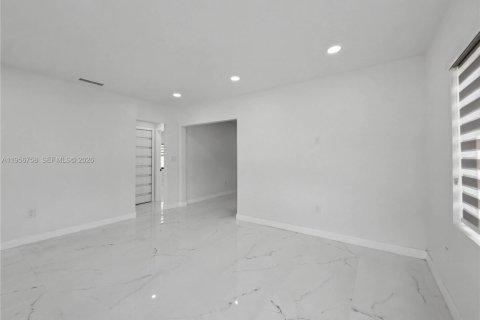 Propiedad comercial en venta en Miami, Florida, 262.08 m2 № 2011513 - foto 19