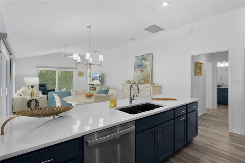 House in The Villages, Florida 3 bedrooms, 138.61 sq.m. № 2421651 - photo 11