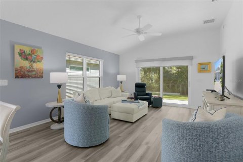House in The Villages, Florida 3 bedrooms, 138.61 sq.m. № 2421651 - photo 19