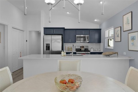 House in The Villages, Florida 3 bedrooms, 138.61 sq.m. № 2421651 - photo 9