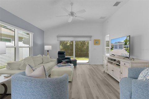 House in The Villages, Florida 3 bedrooms, 138.61 sq.m. № 2421651 - photo 21