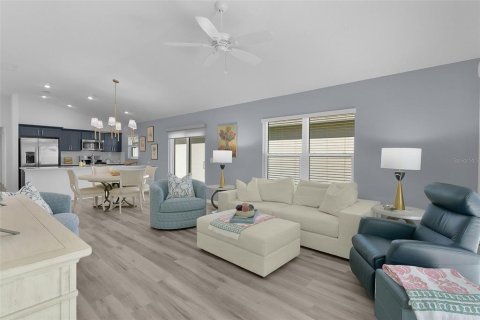 House in The Villages, Florida 3 bedrooms, 138.61 sq.m. № 2421651 - photo 18