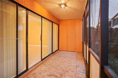 Touwnhouse à vendre à Sunrise, Floride: 4 chambres, 146.88 m2 № 1999239 - photo 27