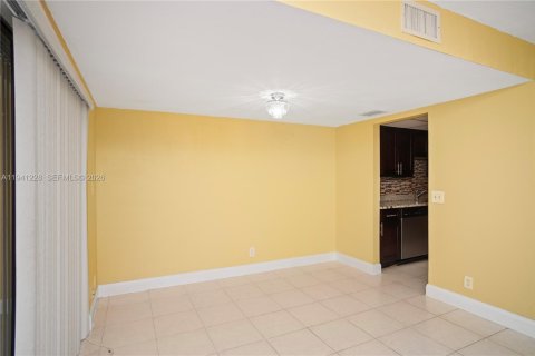 Touwnhouse à vendre à Sunrise, Floride: 4 chambres, 146.88 m2 № 1999239 - photo 10