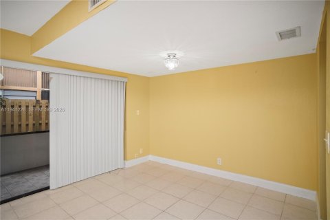 Touwnhouse à vendre à Sunrise, Floride: 4 chambres, 146.88 m2 № 1999239 - photo 11