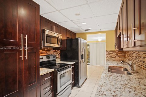 Touwnhouse à vendre à Sunrise, Floride: 4 chambres, 146.88 m2 № 1999239 - photo 2