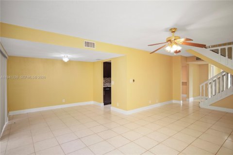Touwnhouse à vendre à Sunrise, Floride: 4 chambres, 146.88 m2 № 1999239 - photo 7