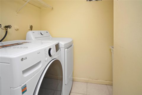 Touwnhouse à vendre à Sunrise, Floride: 4 chambres, 146.88 m2 № 1999239 - photo 12