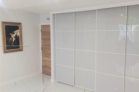 Copropriété à vendre à Miami Beach, Floride: 1 chambre, 95.32 m2 № 1877957 - photo 12