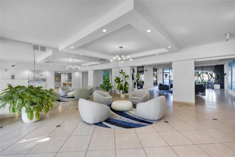Condo in Sunny Isles Beach, Florida, 2 bedrooms  № 1812359 - photo 3