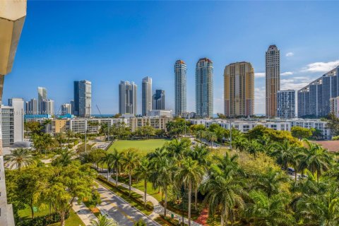Condo in Sunny Isles Beach, Florida, 2 bedrooms  № 1812359 - photo 14