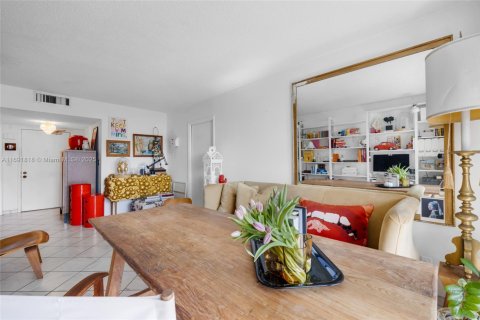Condo in Sunny Isles Beach, Florida, 2 bedrooms  № 1812359 - photo 12
