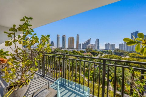 Condo in Sunny Isles Beach, Florida, 2 bedrooms  № 1812359 - photo 16