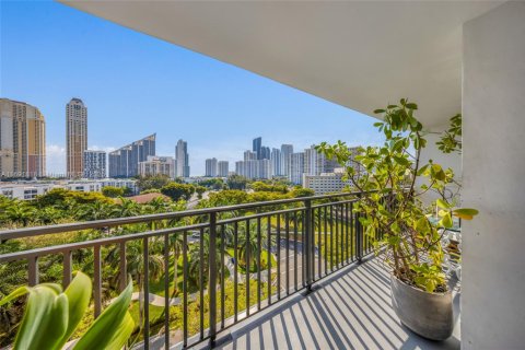 Condo in Sunny Isles Beach, Florida, 2 bedrooms  № 1812359 - photo 15