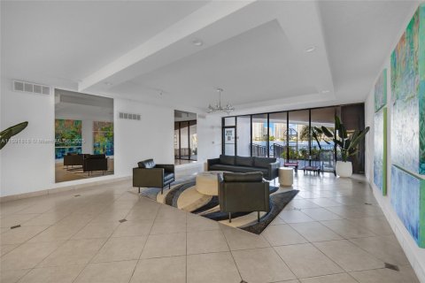 Condo in Sunny Isles Beach, Florida, 2 bedrooms  № 1812359 - photo 4