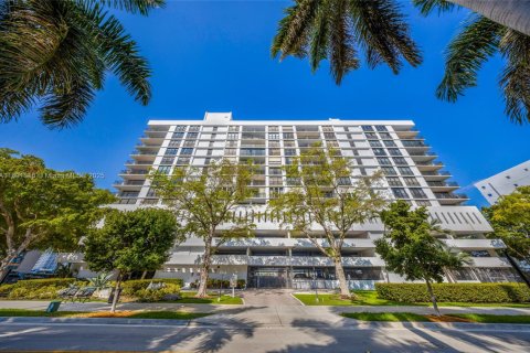 Condo in Sunny Isles Beach, Florida, 2 bedrooms  № 1812359 - photo 2