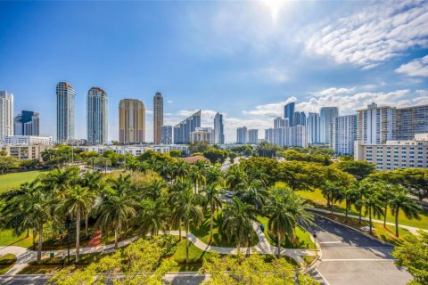Condo in Sunny Isles Beach, Florida, 2 bedrooms  № 1812359 - photo 13
