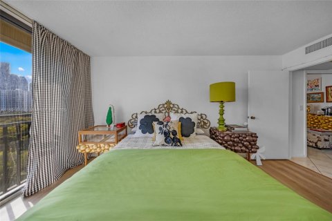 Condo in Sunny Isles Beach, Florida, 2 bedrooms  № 1812359 - photo 22