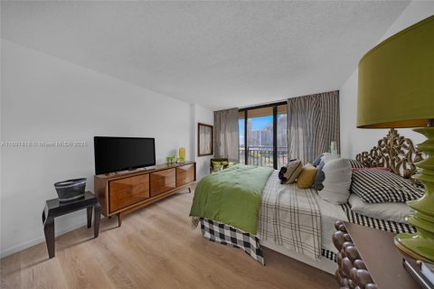 Condo in Sunny Isles Beach, Florida, 2 bedrooms  № 1812359 - photo 21