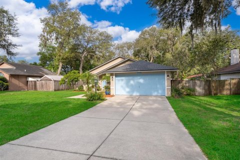House in Lady Lake, Florida 3 bedrooms, 125.6 sq.m. № 1771680 - photo 1