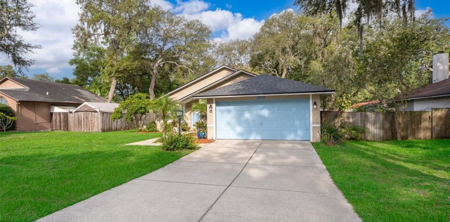 House in Lady Lake, Florida 3 bedrooms, 125.6 sq.m. № 1771680