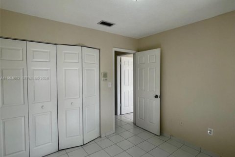 Casa en alquiler en Miami, Florida, 4 dormitorios, 151.8 m2 № 2026048 - foto 28