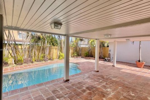 Casa en alquiler en Miami, Florida, 4 dormitorios, 151.8 m2 № 2026048 - foto 15