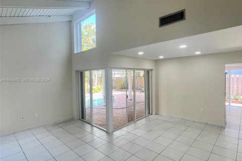 Casa en alquiler en Miami, Florida, 4 dormitorios, 151.8 m2 № 2026048 - foto 14
