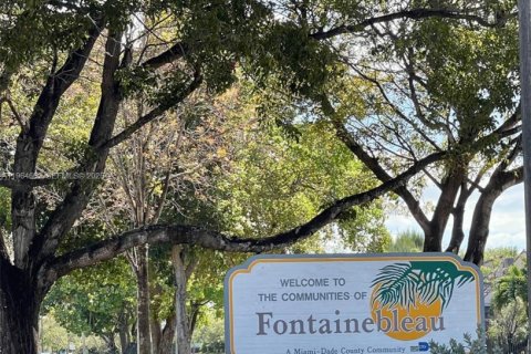 Casa en Miami, Florida 4 dormitorios, 151.8 m2 № 2026048