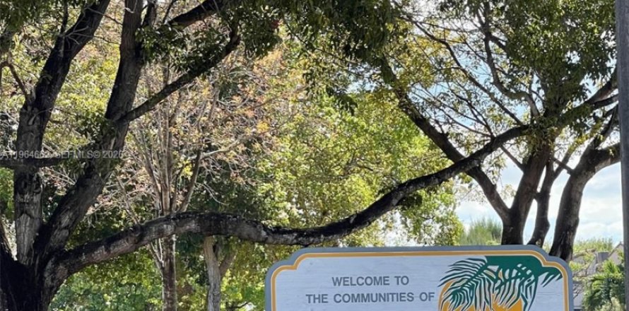 Casa en Miami, Florida 4 dormitorios, 151.8 m2 № 2026048