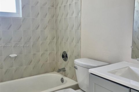 Casa en alquiler en Miami, Florida, 4 dormitorios, 151.8 m2 № 2026048 - foto 30