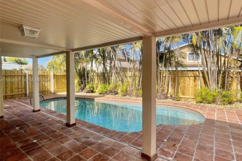 Casa en alquiler en Miami, Florida, 4 dormitorios, 151.8 m2 № 2026048 - foto 19