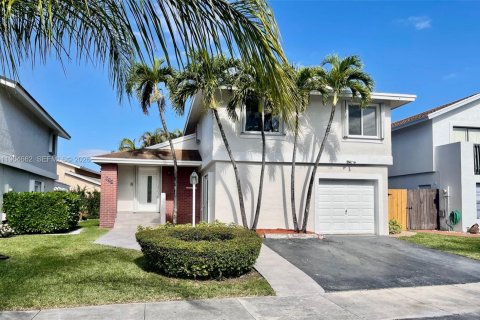 Casa en alquiler en Miami, Florida, 4 dormitorios, 151.8 m2 № 2026048 - foto 4