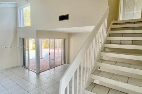 Casa en alquiler en Miami, Florida, 4 dormitorios, 151.8 m2 № 2026048 - foto 8