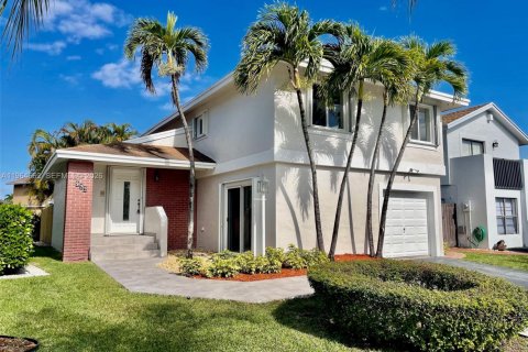 Casa en alquiler en Miami, Florida, 4 dormitorios, 151.8 m2 № 2026048 - foto 5