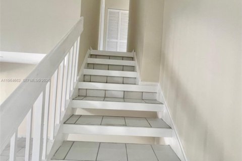 Casa en alquiler en Miami, Florida, 4 dormitorios, 151.8 m2 № 2026048 - foto 22