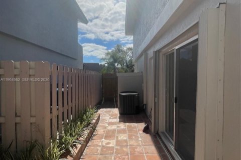 Casa en alquiler en Miami, Florida, 4 dormitorios, 151.8 m2 № 2026048 - foto 18