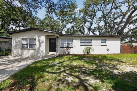 House in Tampa, Florida 3 bedrooms, 149.57 sq.m. № 2299510