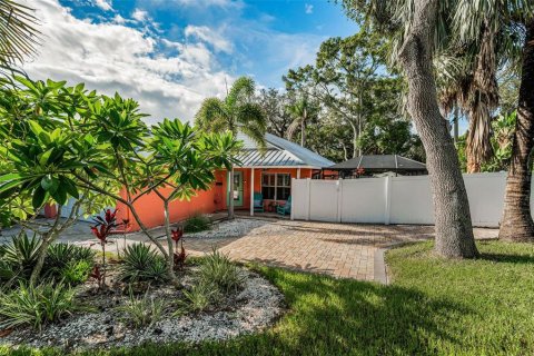 House in Palm Harbor, Florida 3 bedrooms, 128.76 sq.m. № 1883732 - photo 10