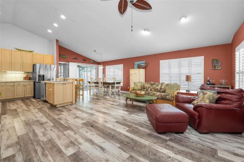 House in Palm Harbor, Florida 3 bedrooms, 128.76 sq.m. № 1883732 - photo 2