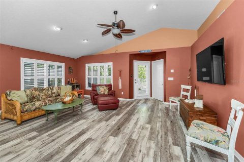 House in Palm Harbor, Florida 3 bedrooms, 128.76 sq.m. № 1883732 - photo 11