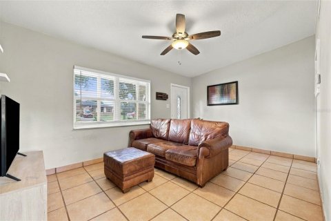 Villa ou maison à vendre à Orlando, Floride: 2 chambres, 64.1 m2 № 2432793 - photo 4