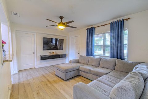 Villa ou maison à vendre à Sanford, Floride: 4 chambres, 102.56 m2 № 2206760 - photo 4