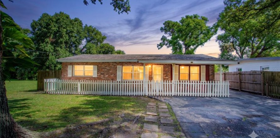 Villa ou maison à Sanford, Floride 4 chambres, 102.56 m2 № 2206760