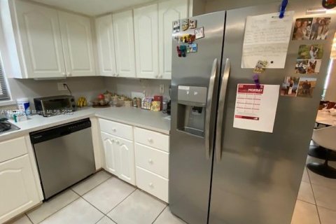 Villa ou maison à louer à Miami, Floride: 3 chambres, 129.69 m2 № 1965682 - photo 6