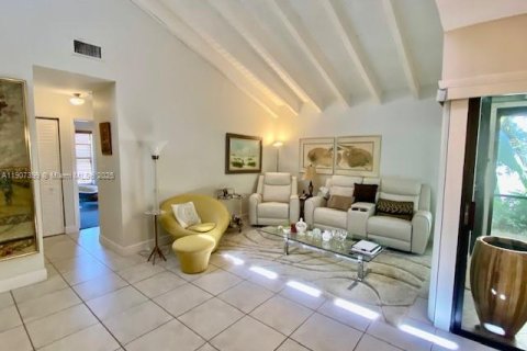 Villa ou maison à louer à Miami, Floride: 3 chambres, 129.69 m2 № 1965682 - photo 4