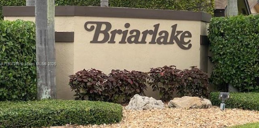 Villa ou maison à Miami, Floride 3 chambres, 129.69 m2 № 1965682