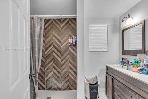 House in Hollywood, Florida 4 bedrooms, 133.13 sq.m. № 2030475 - photo 17