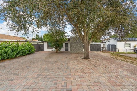 Дом в Холливуд, Флорида 4 спальни, 133.13м2 № 2030475