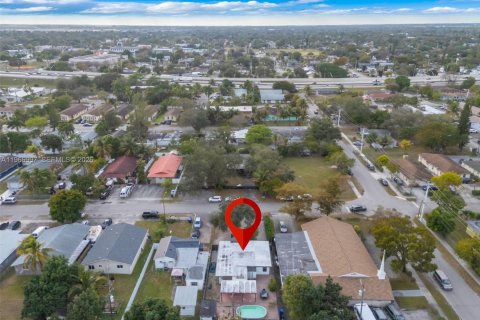 House in Hollywood, Florida 4 bedrooms, 133.13 sq.m. № 2030475 - photo 22